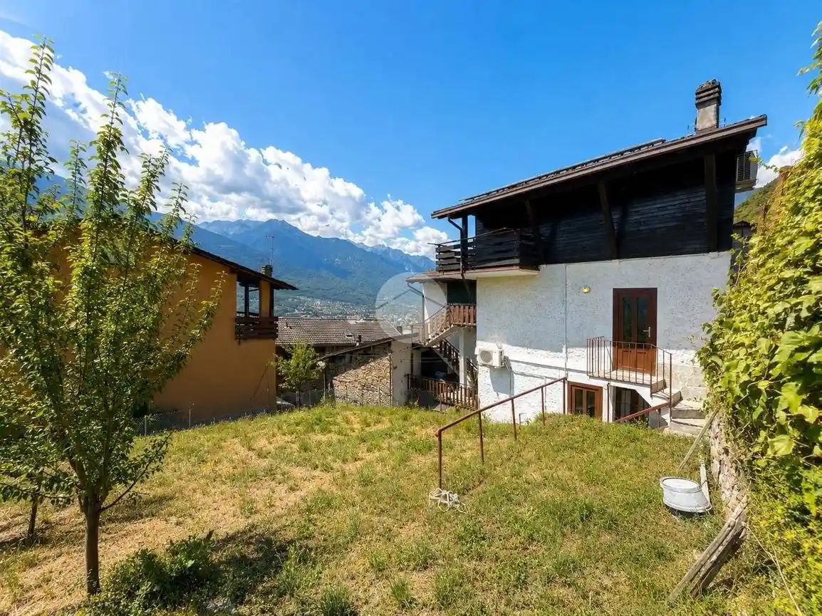 Casa indipendente in vendita a Montagna in Valtellina
