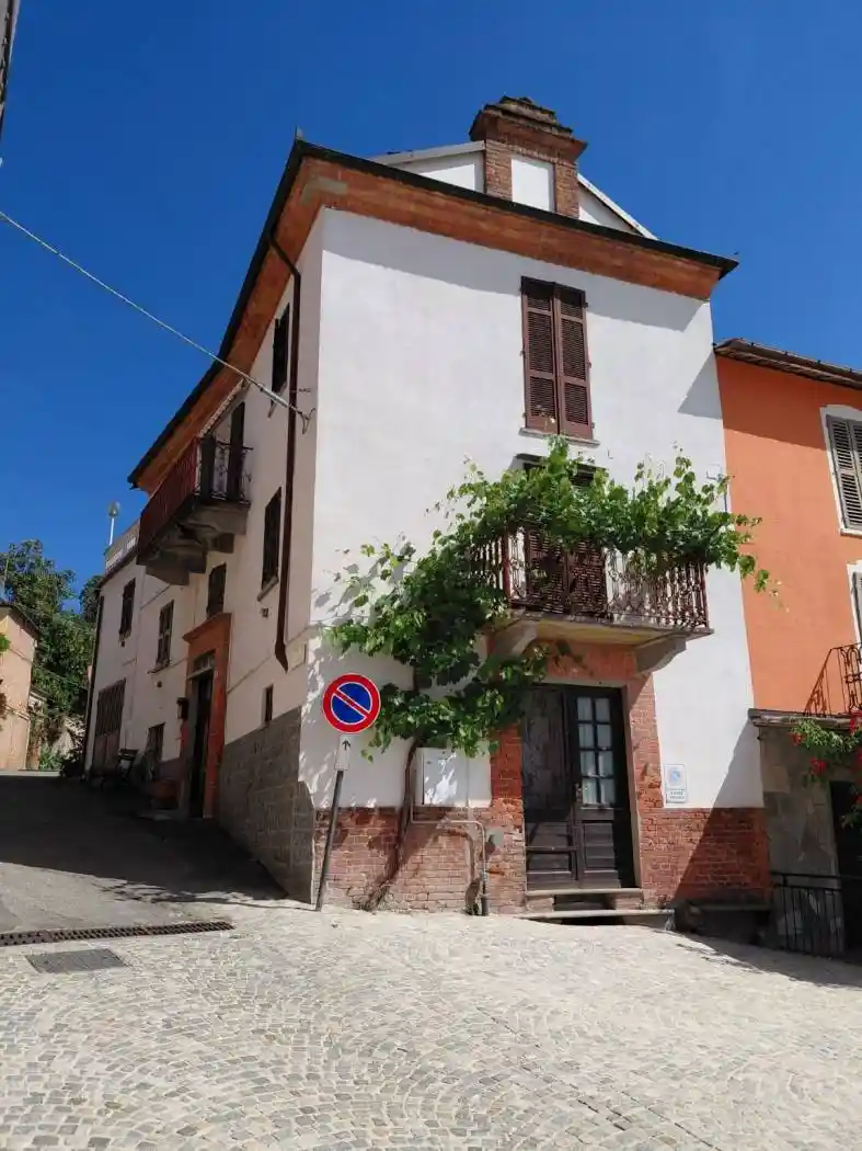 Casa indipendente in vendita a Montegrosso d'Asti