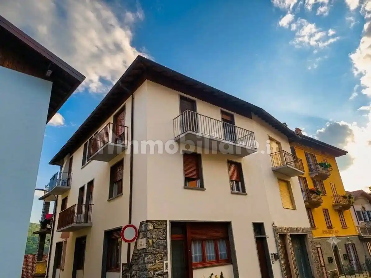 Appartamento in vendita a Esino Lario