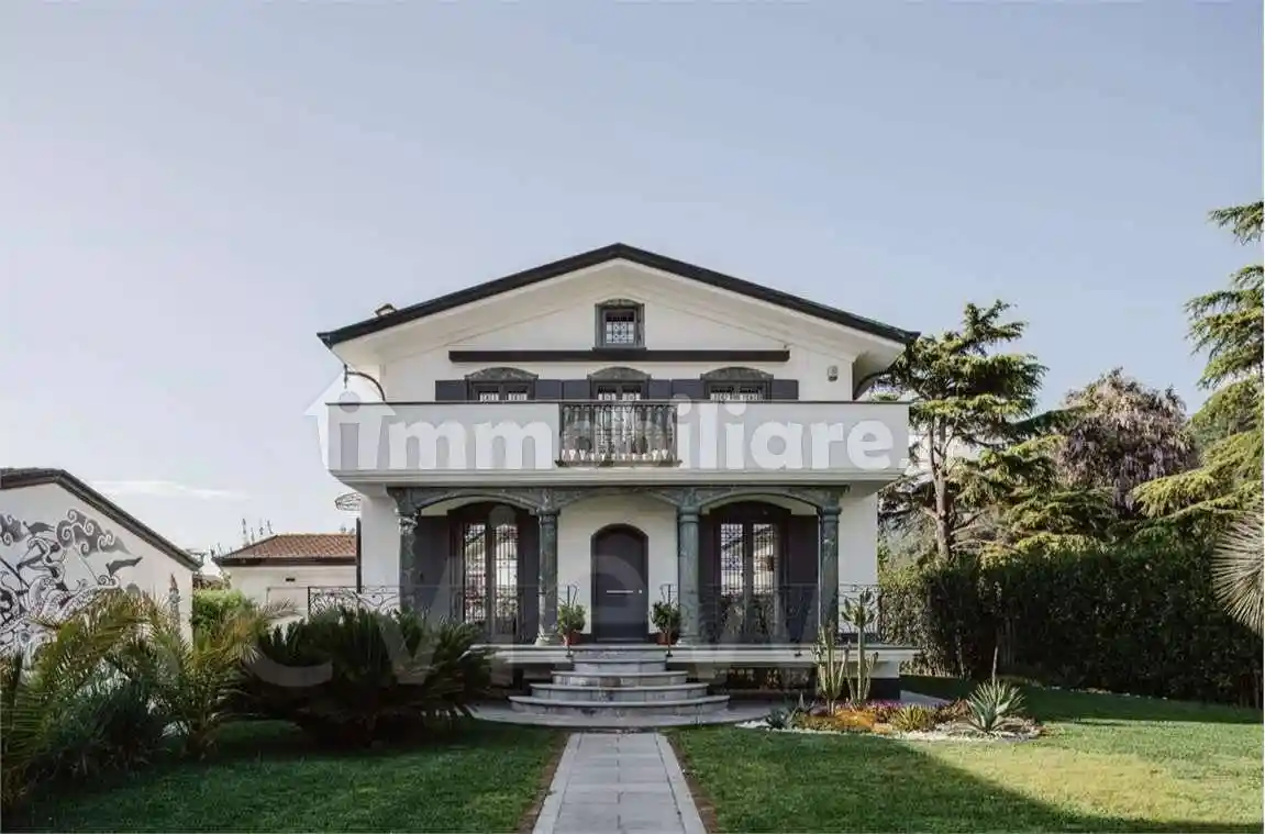 Villa in vendita a Montignoso