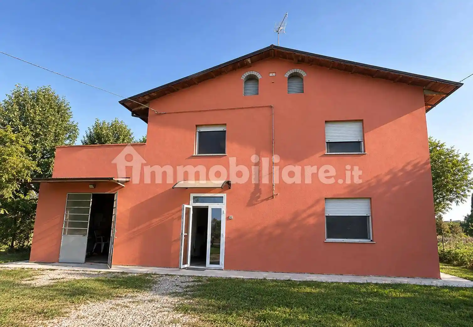Casa indipendente in affitto a Cento