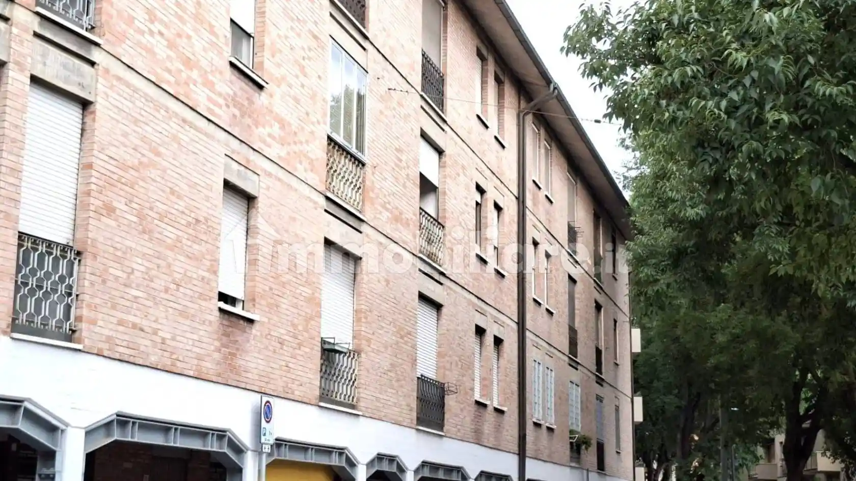 Palazzo - Edificio in vendita a Bologna