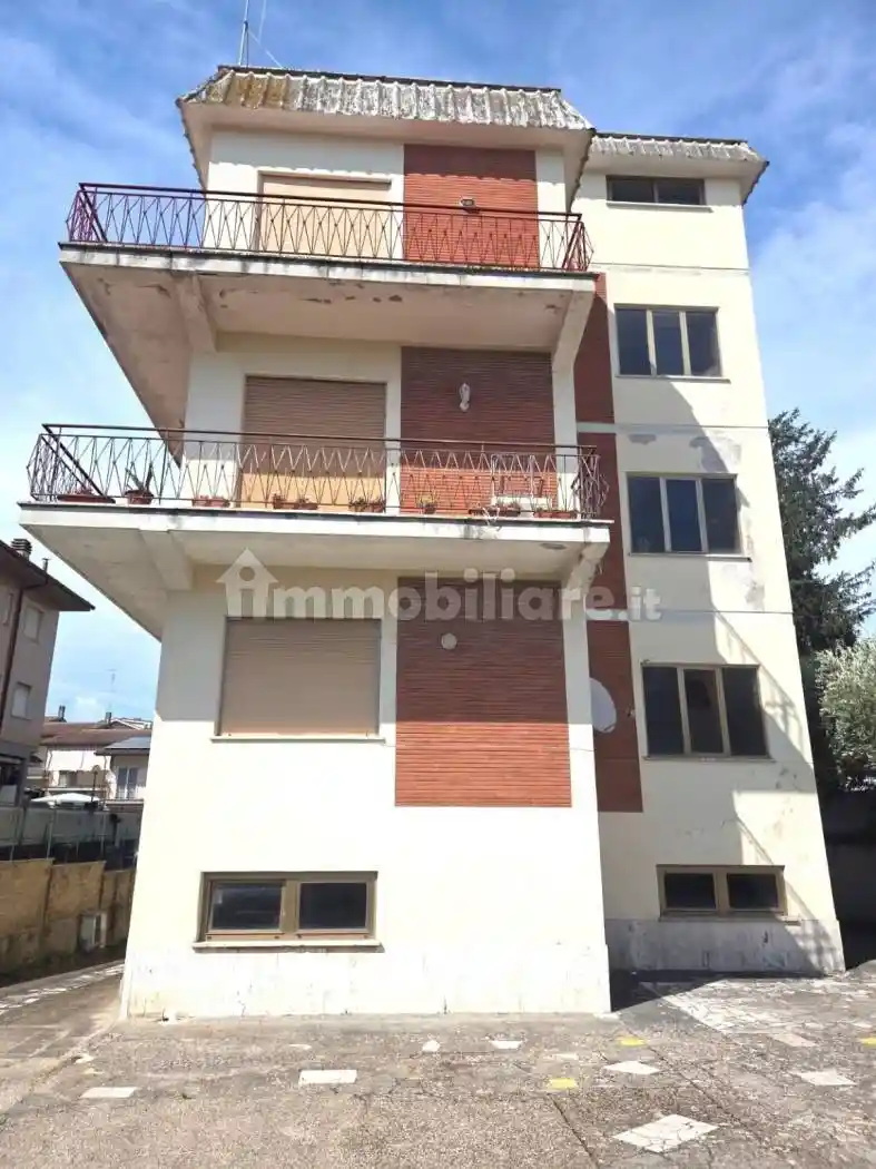 Palazzo - Edificio in vendita a Roma