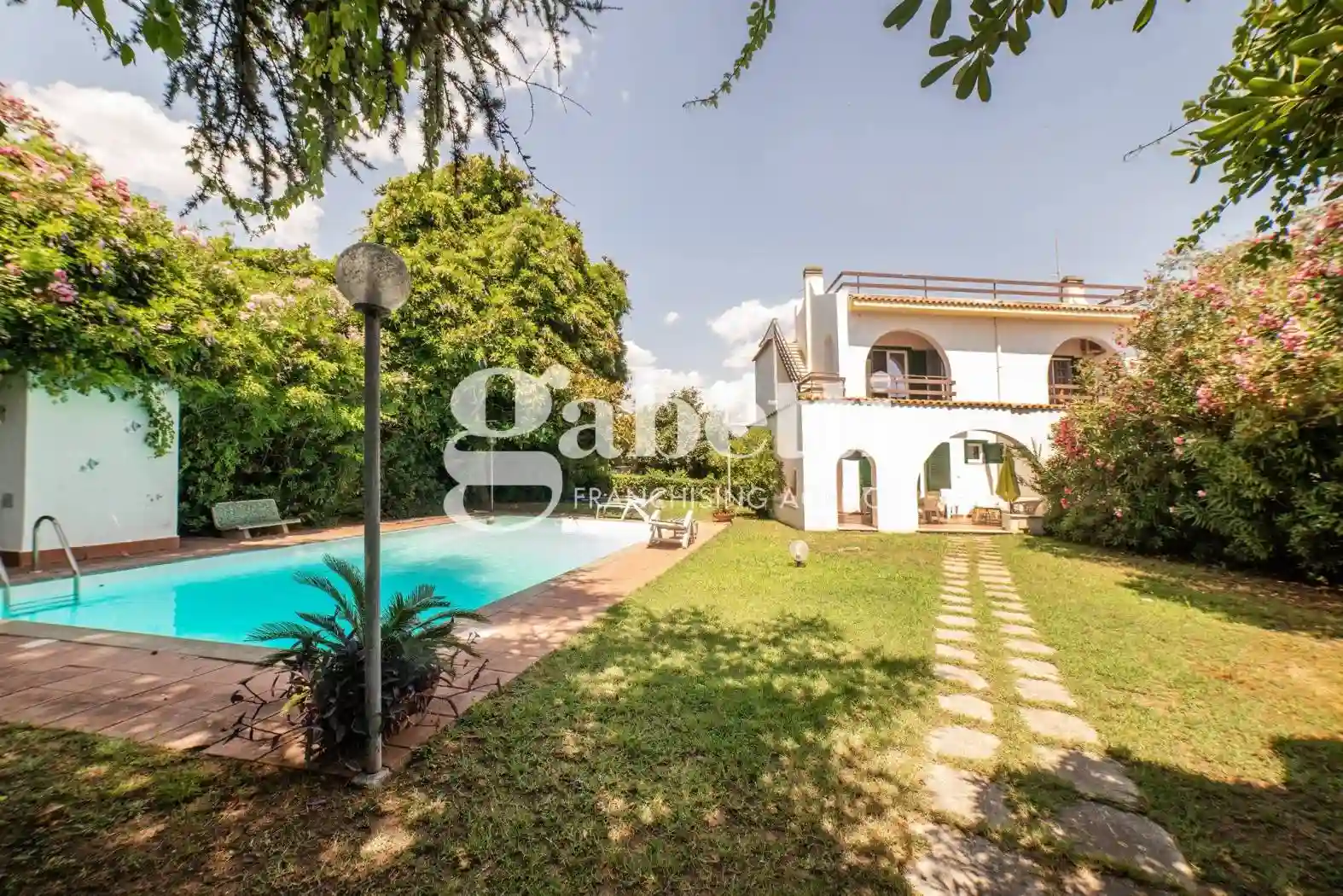 Villa - foto 2