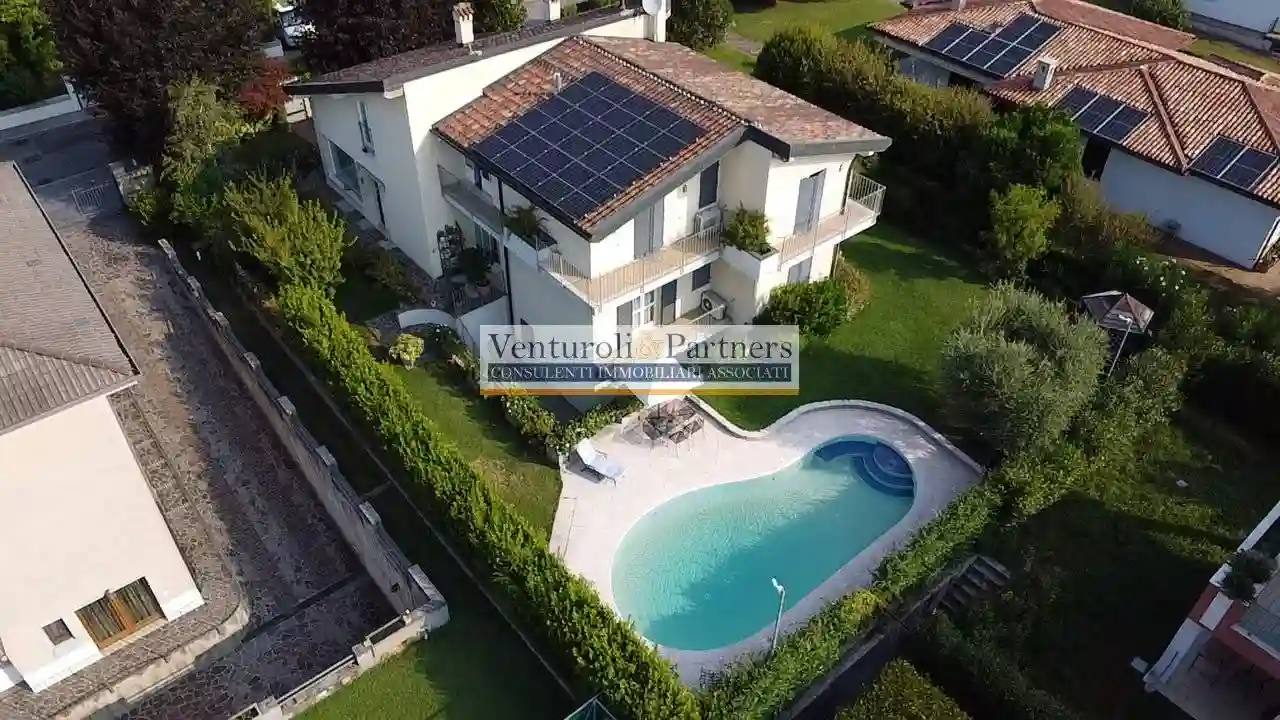 Villa - foto 2