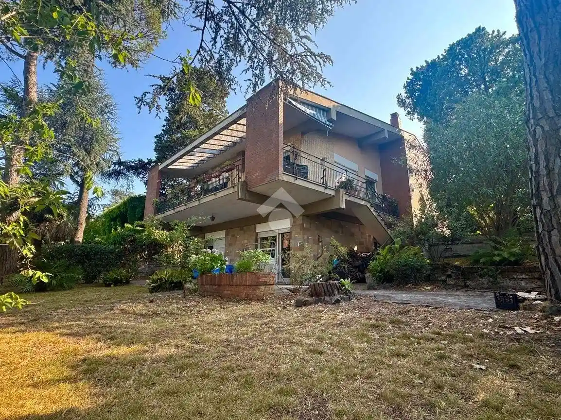Villa in vendita a Anguillara Sabazia