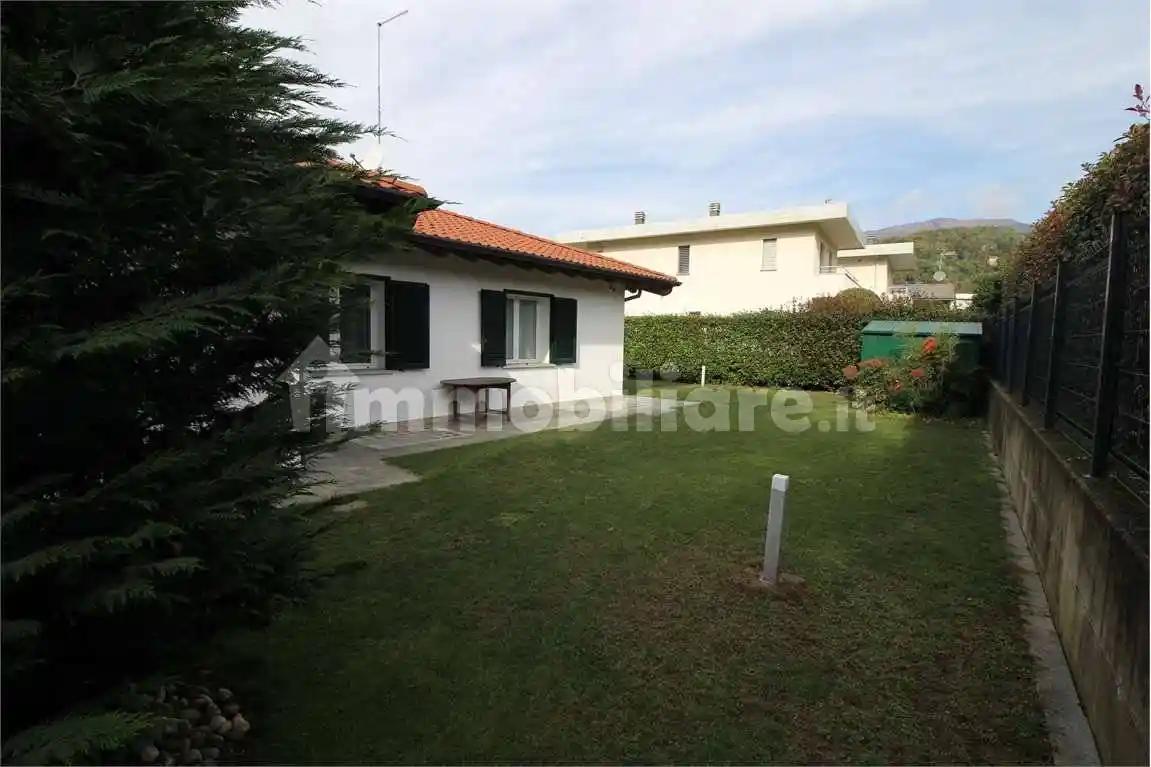 Villa in vendita a Albavilla