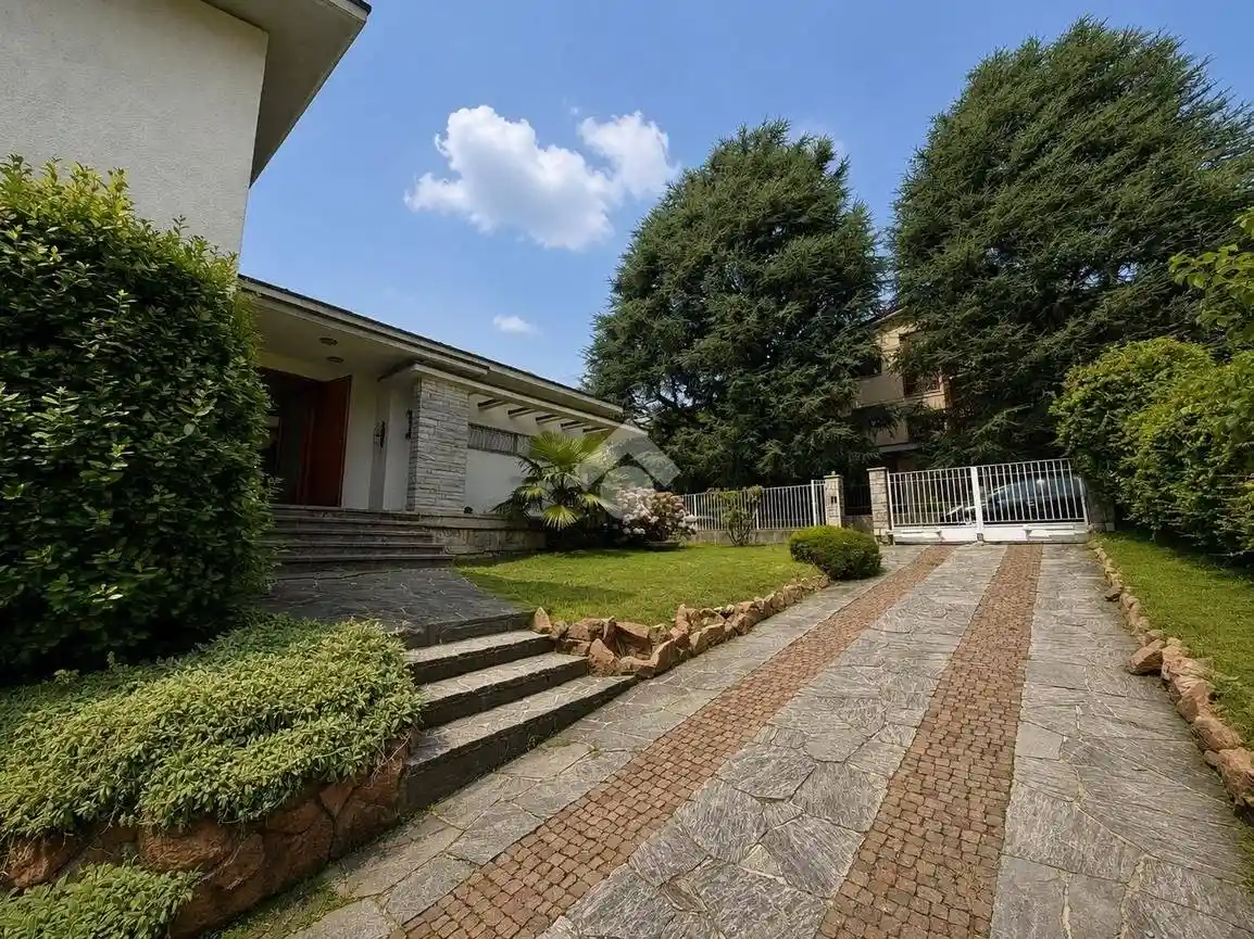 Villa in vendita a Varese