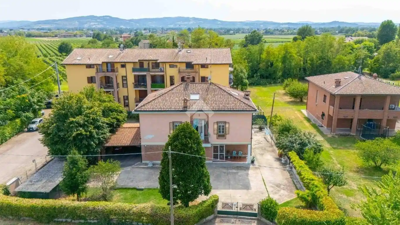 Casa indipendente in vendita a Reggio Emilia