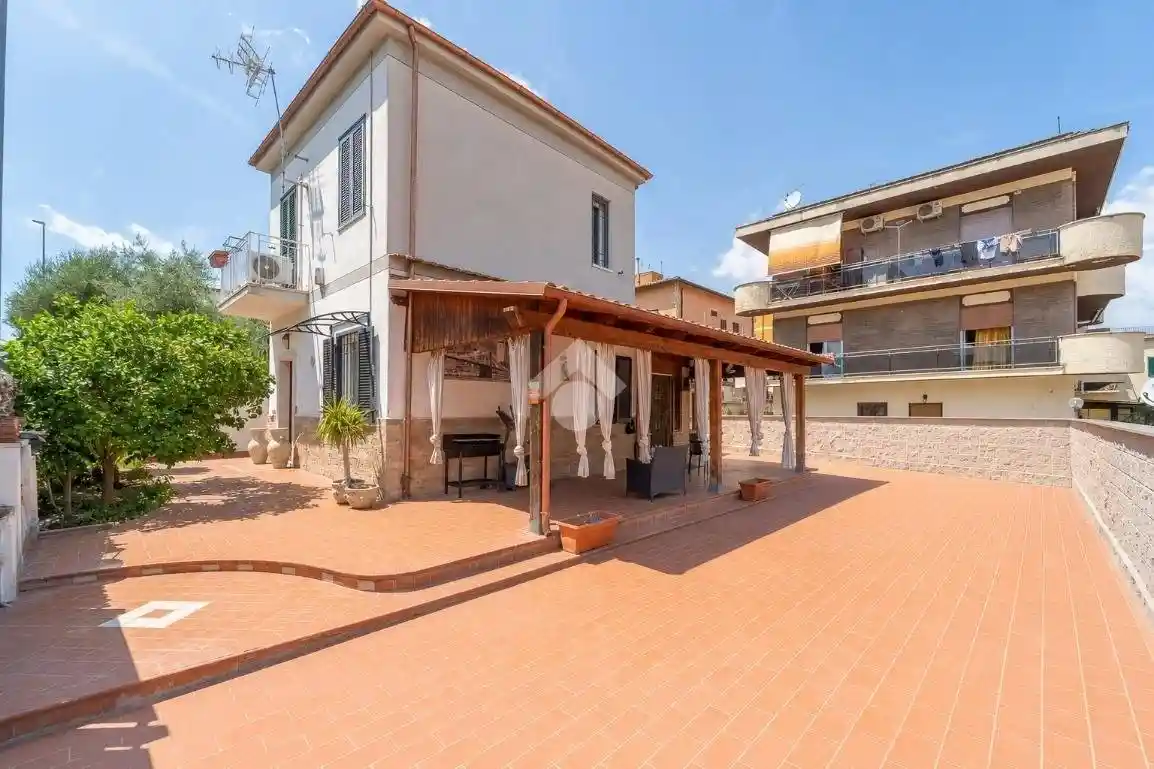 Casa indipendente in vendita a Roma