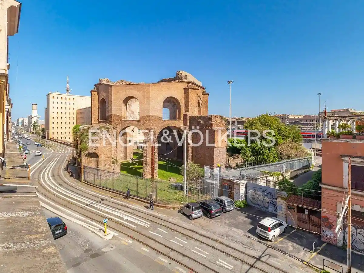 Palazzo - Edificio in vendita a Roma