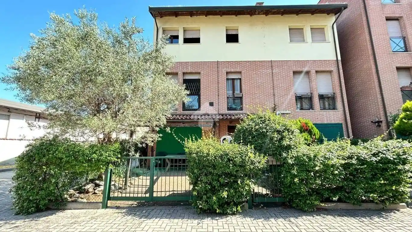 Villetta a schiera in vendita a Massa Lombarda