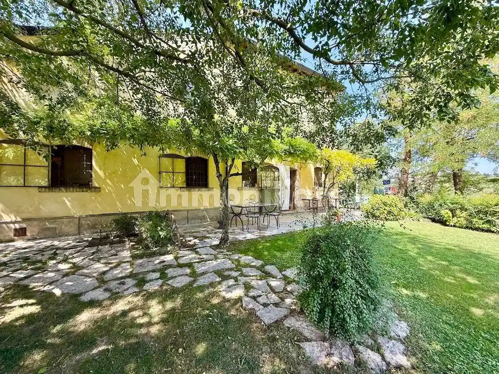 Villa in vendita a Monzambano
