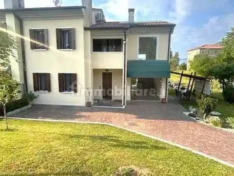 Villa in vendita a Nervesa della Battaglia