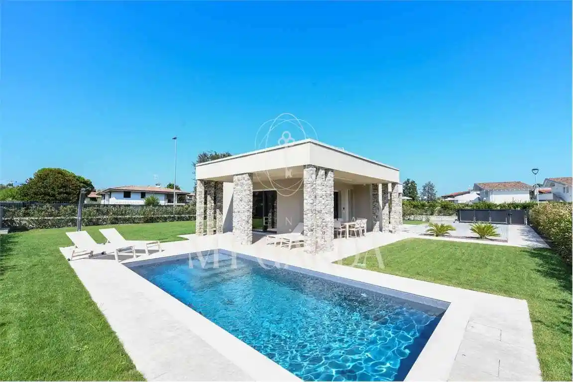 Villa in vendita a Padenghe sul Garda