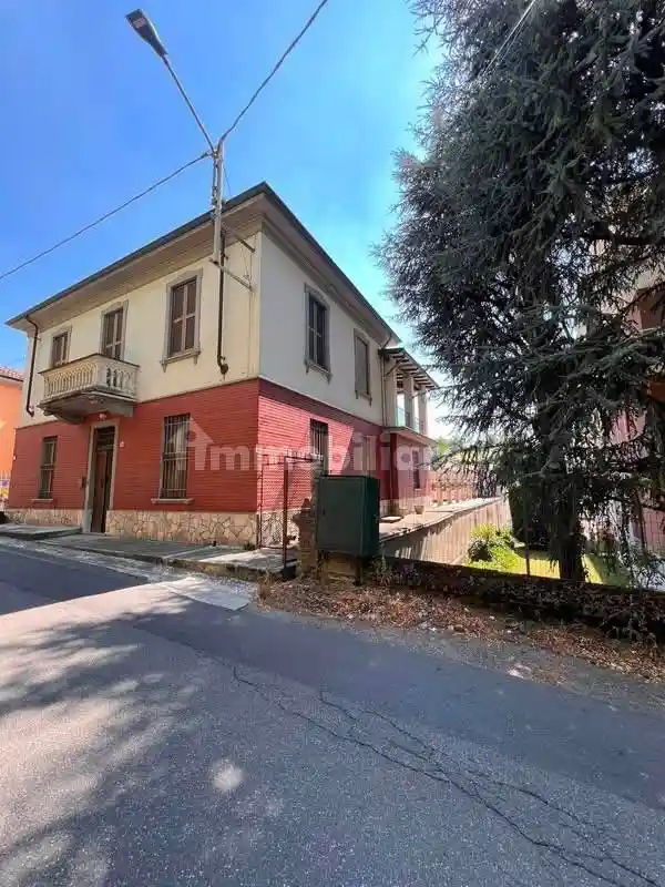 Villa in vendita a Casteggio