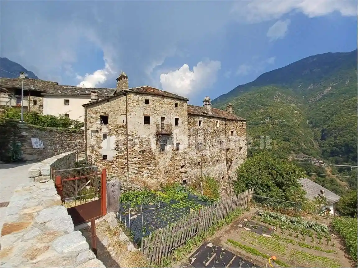Casa indipendente in vendita a Perloz
