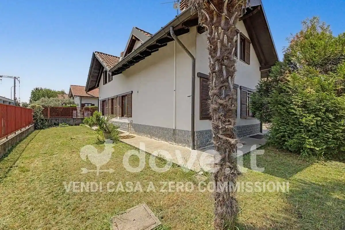 Villa in vendita a Ferno