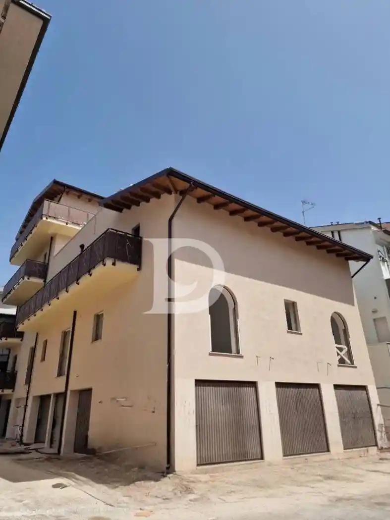 Palazzo - Edificio in vendita a Loreto Aprutino