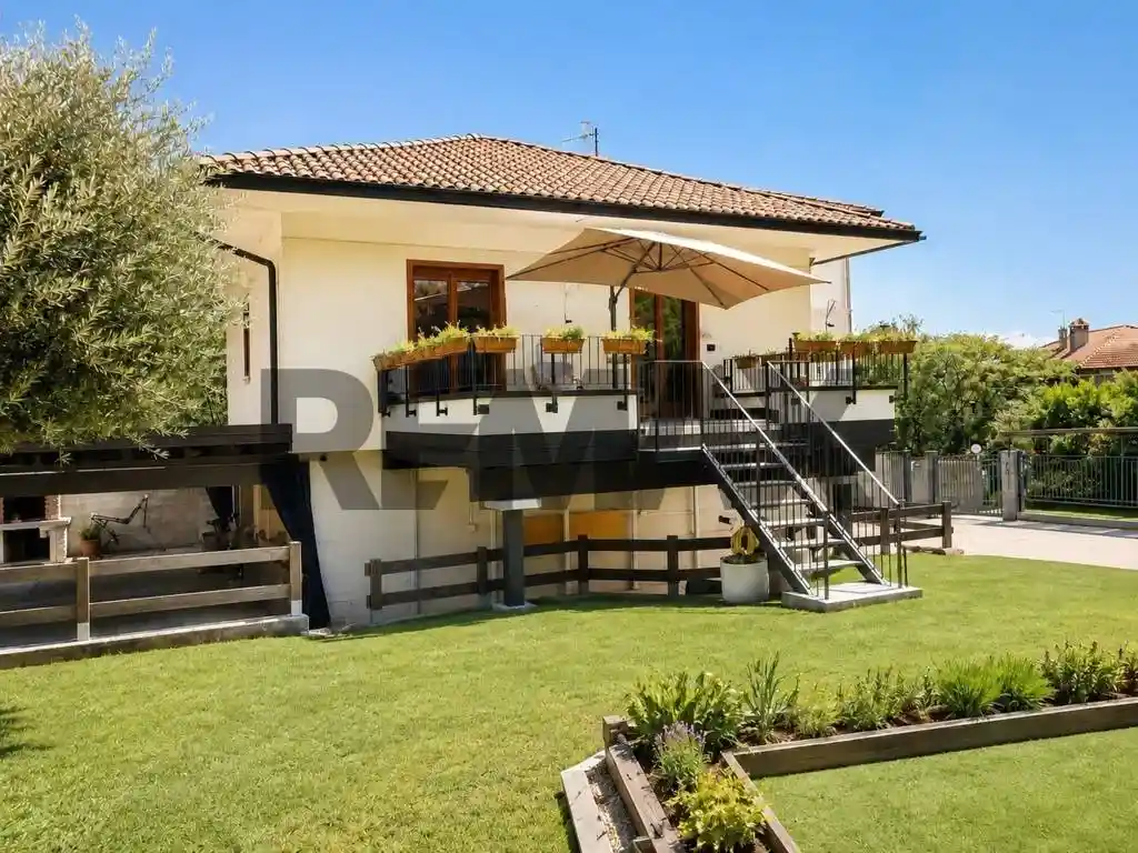 Villa in vendita a Leggiuno