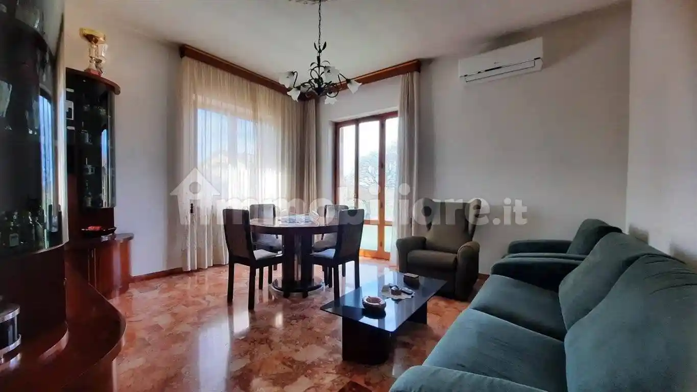 Villa in vendita a Asciano