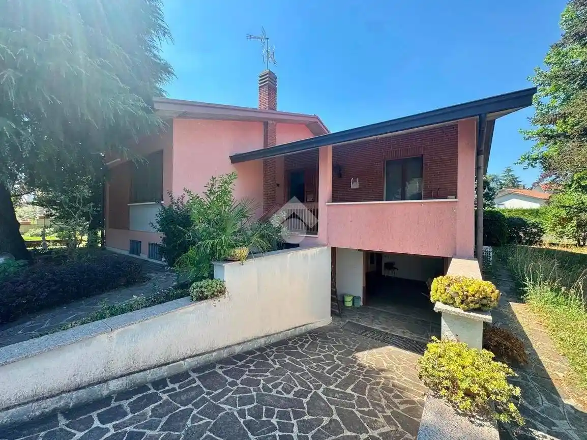 Villa in vendita a Calvenzano