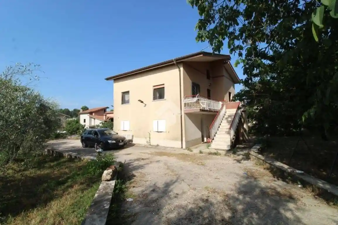 Villa in vendita a Scandriglia