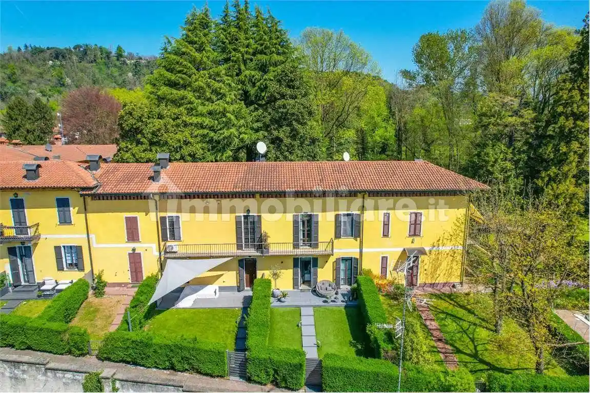 Villa in vendita a Sesto Calende