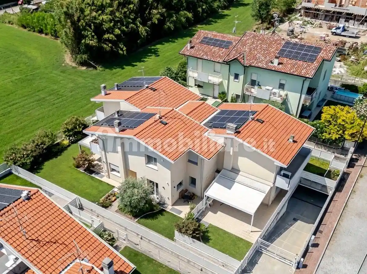 Villa in vendita a Castel d'Azzano
