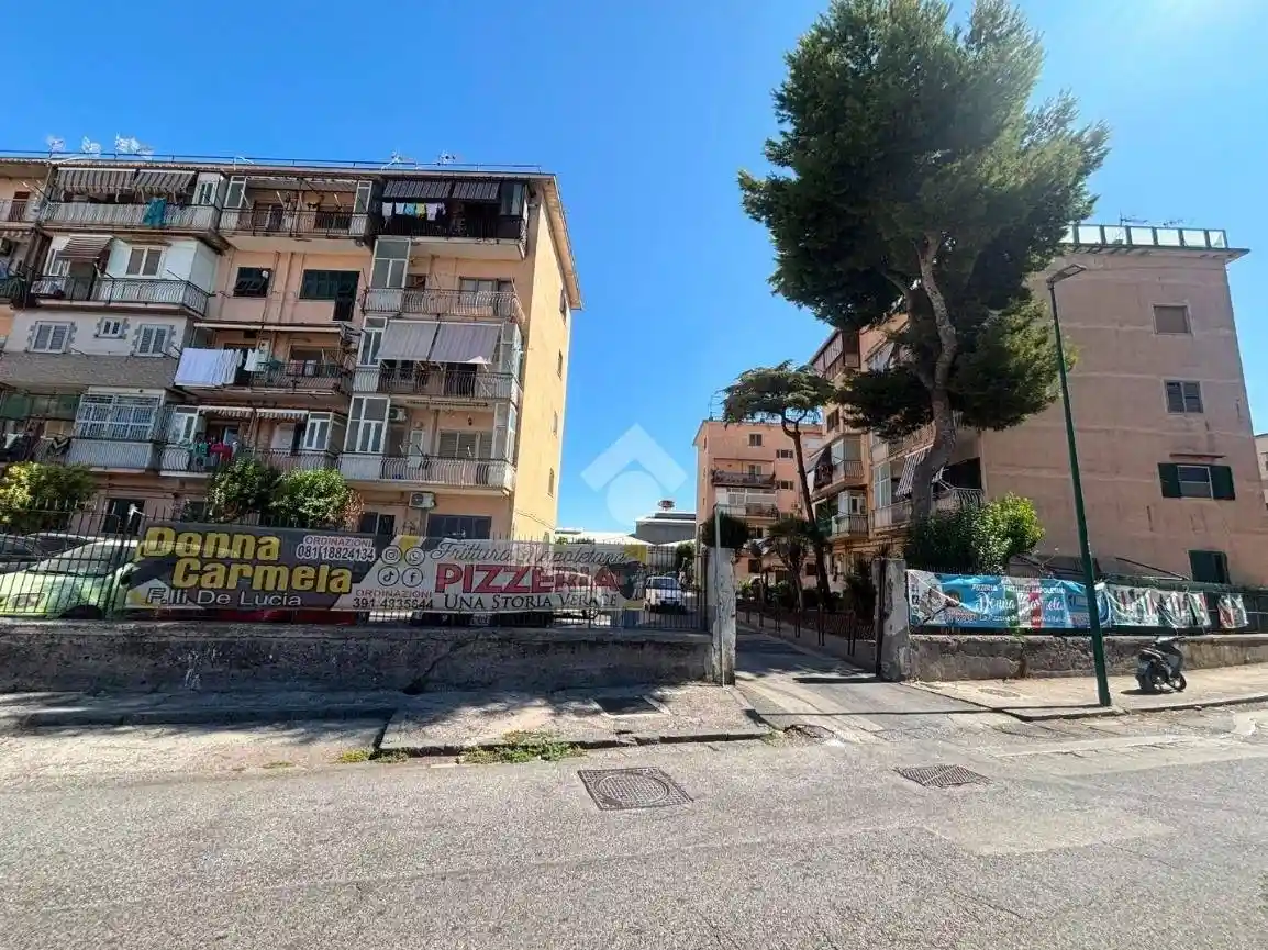 Appartamento in vendita a Napoli