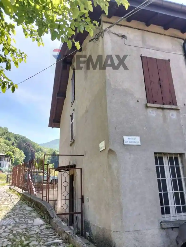 Appartamento in vendita a Faggeto Lario