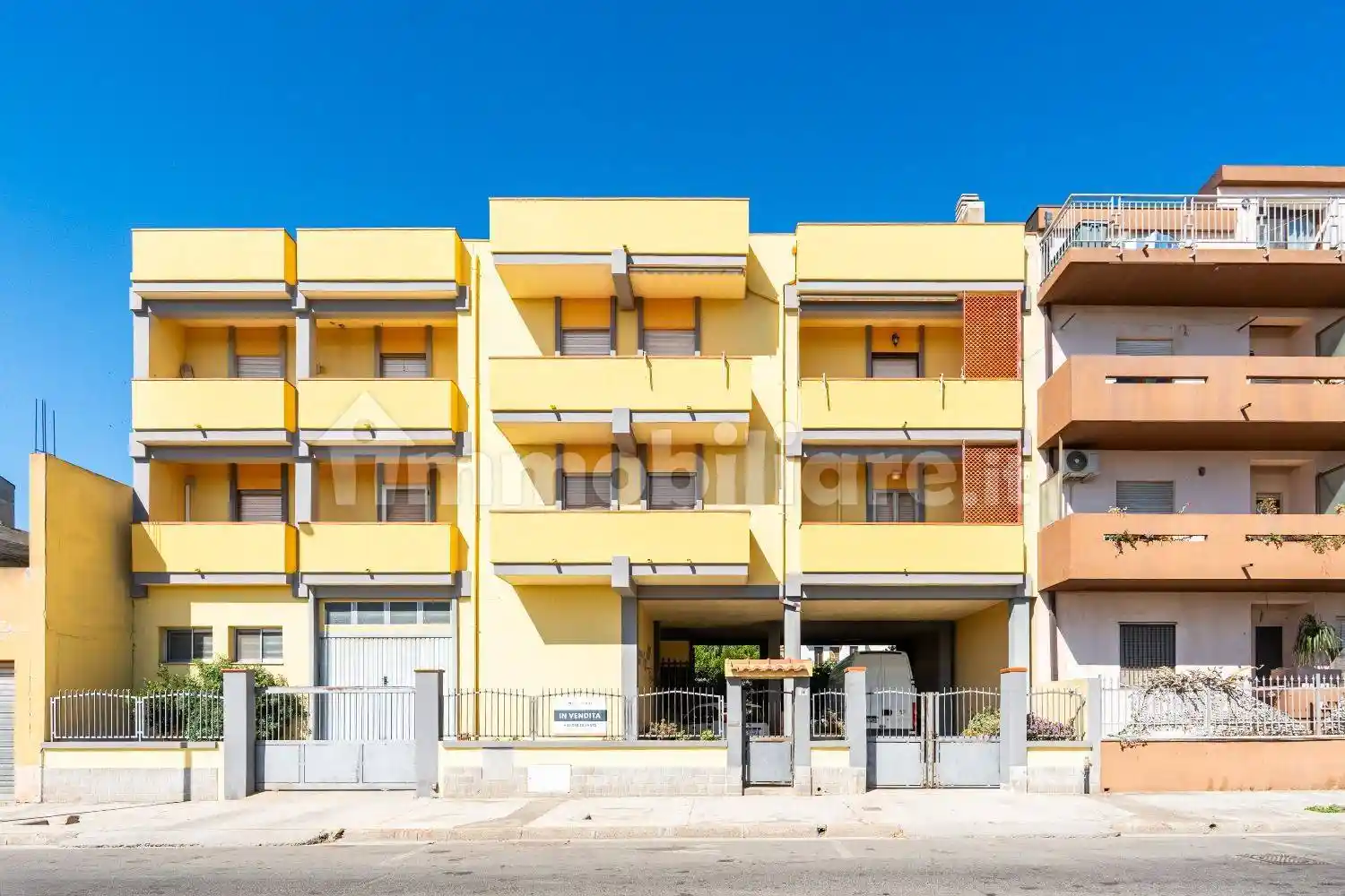 Palazzo - Edificio in vendita a Quartu Sant'Elena