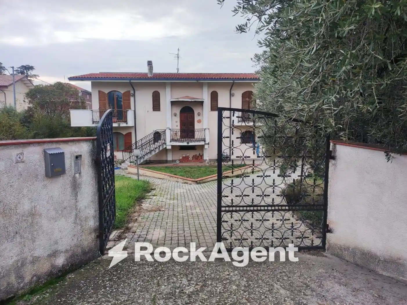 Villa in vendita a Catignano