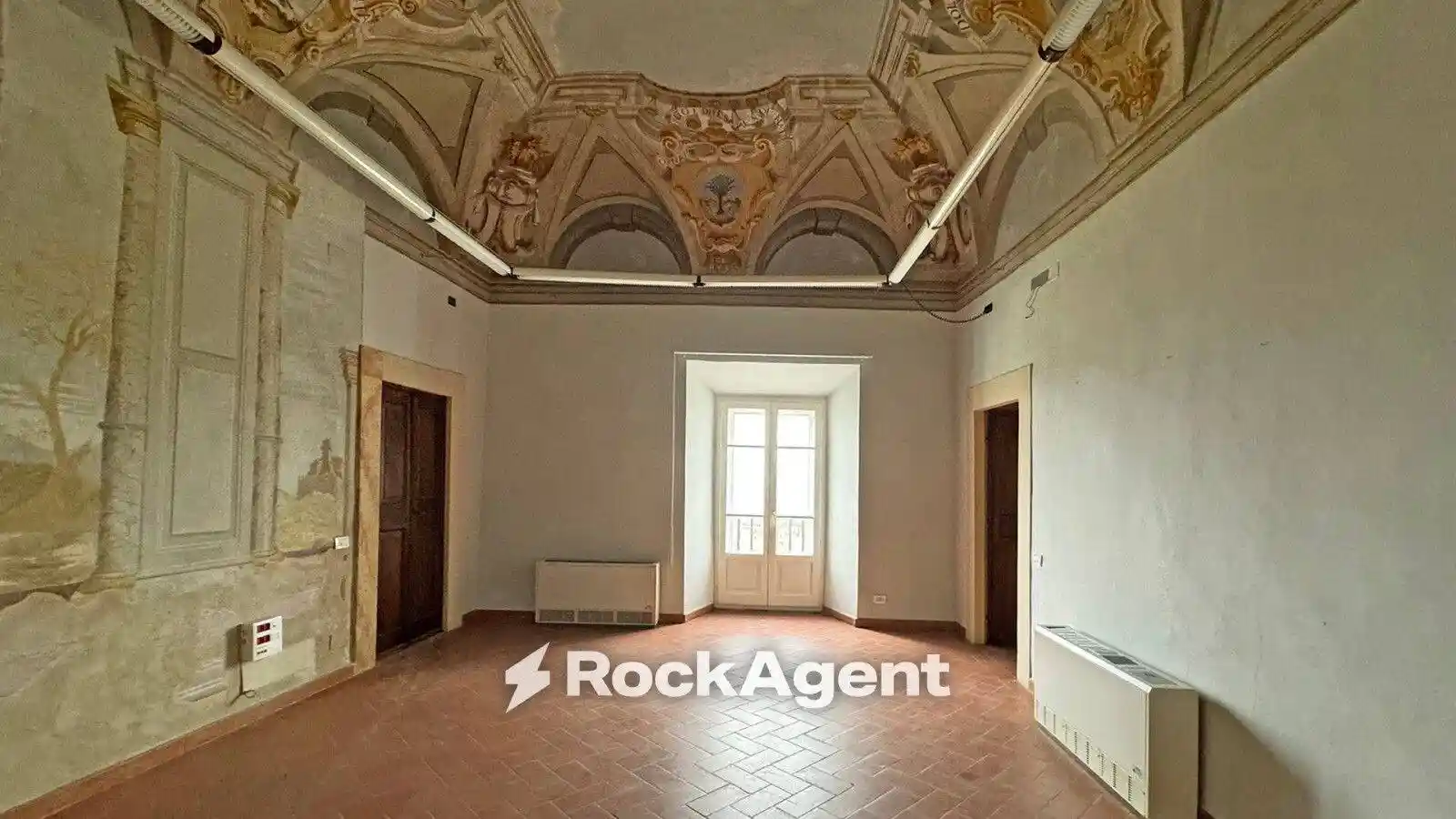 Palazzo - Edificio in vendita a Volterra