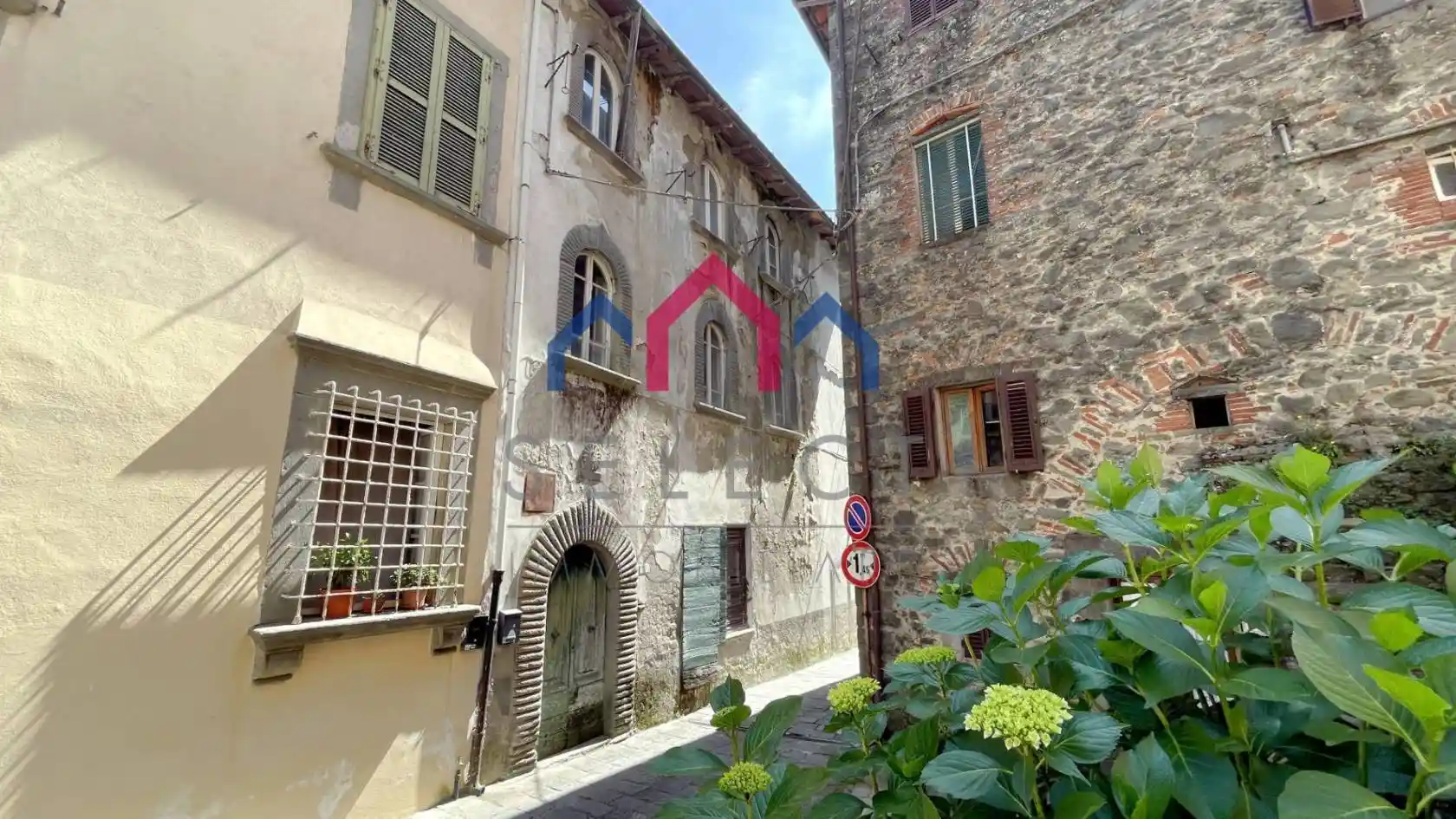 Palazzo - Edificio in vendita a Villa Basilica