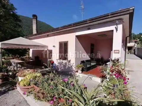 Villa in vendita a Ceccano