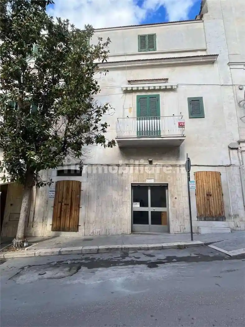 Palazzo - Edificio in vendita a Canosa di Puglia