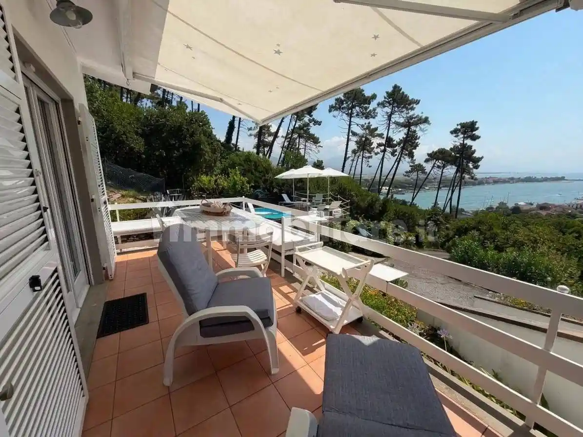 Villa in vendita a Ameglia
