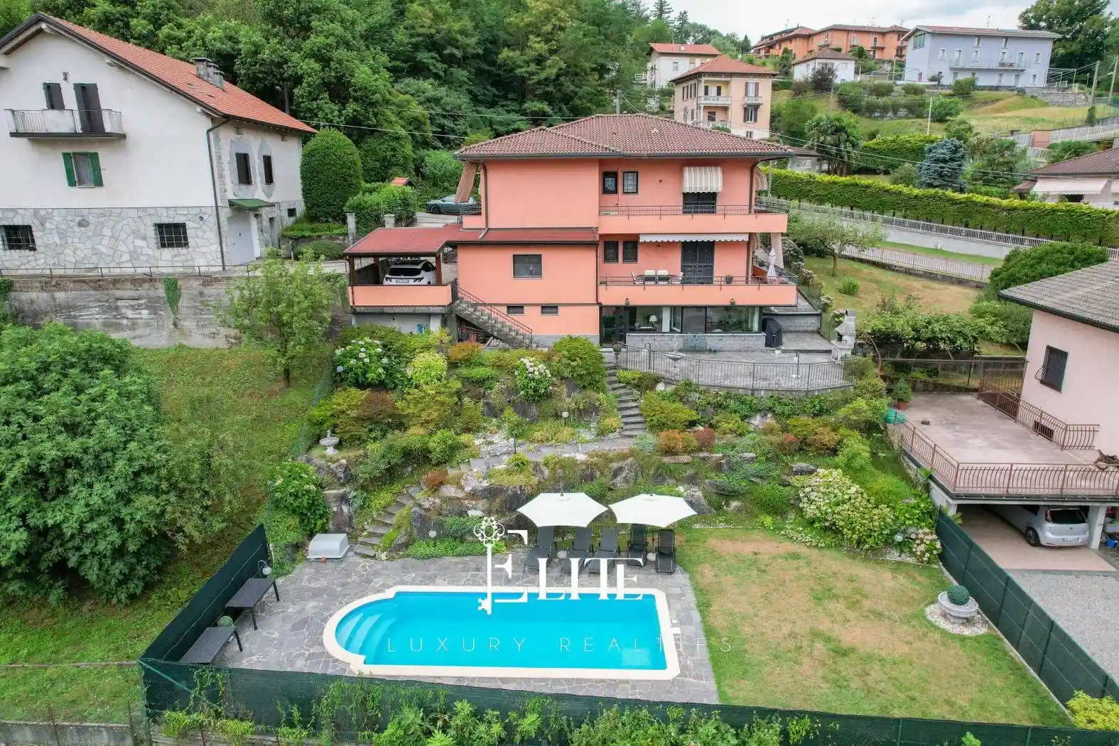 Villa in vendita a Laveno-Mombello