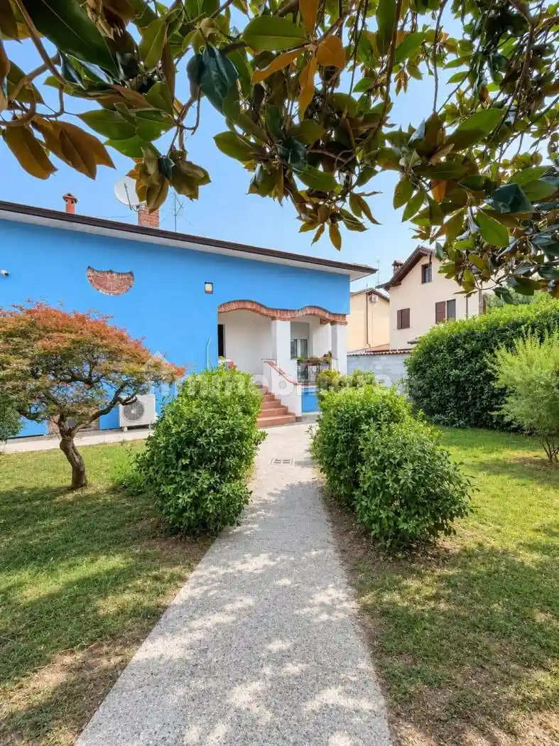 Villa in vendita a Dorno