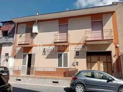 Palazzo - Edificio in vendita a Casapulla