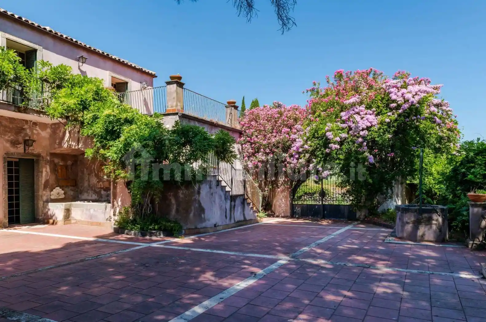 Villa in vendita a Piedimonte Etneo