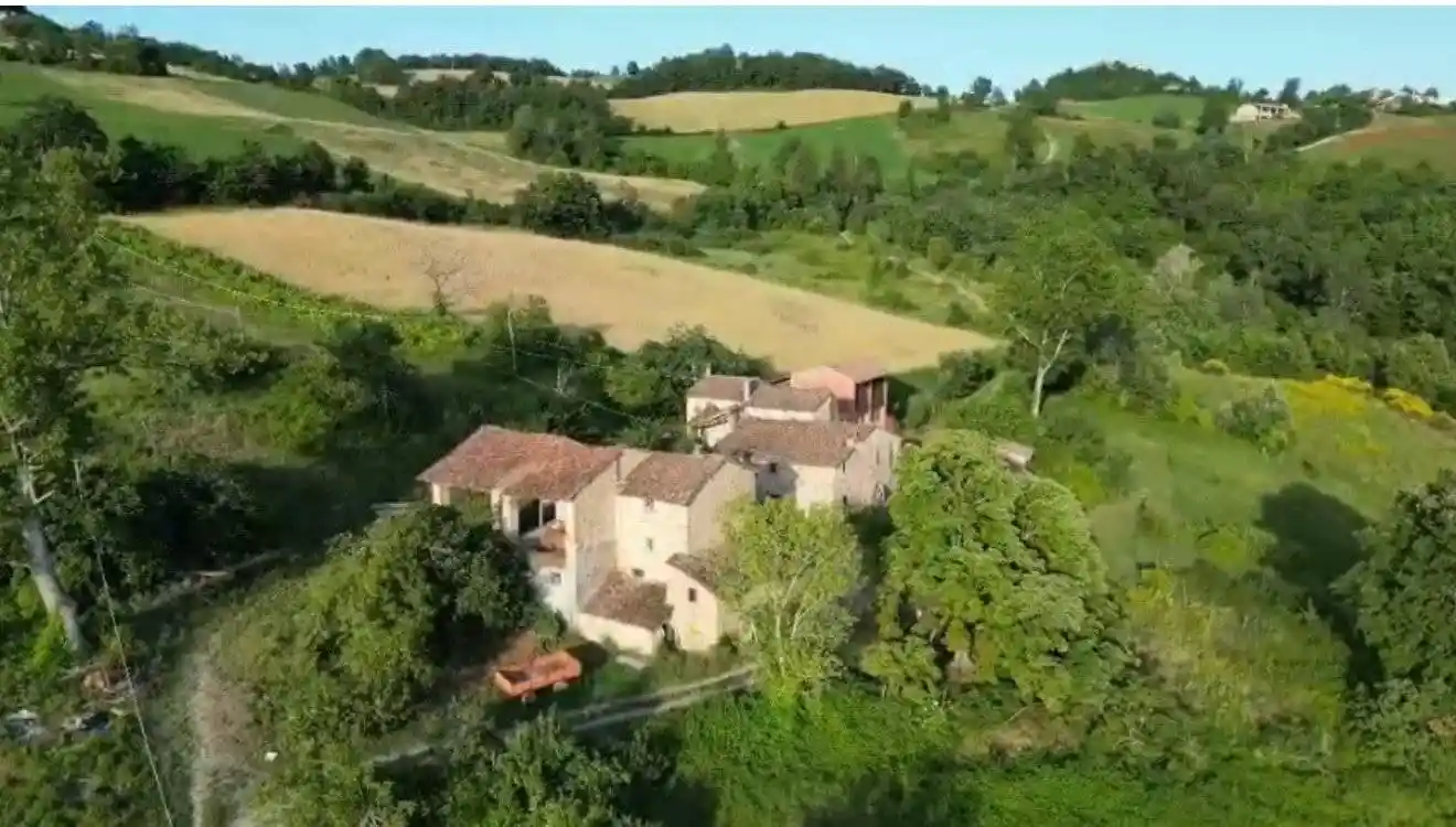 Rustico - Casale in vendita a Gazzola