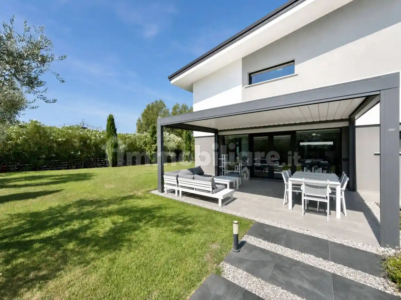 Villa in vendita a Moniga del Garda
