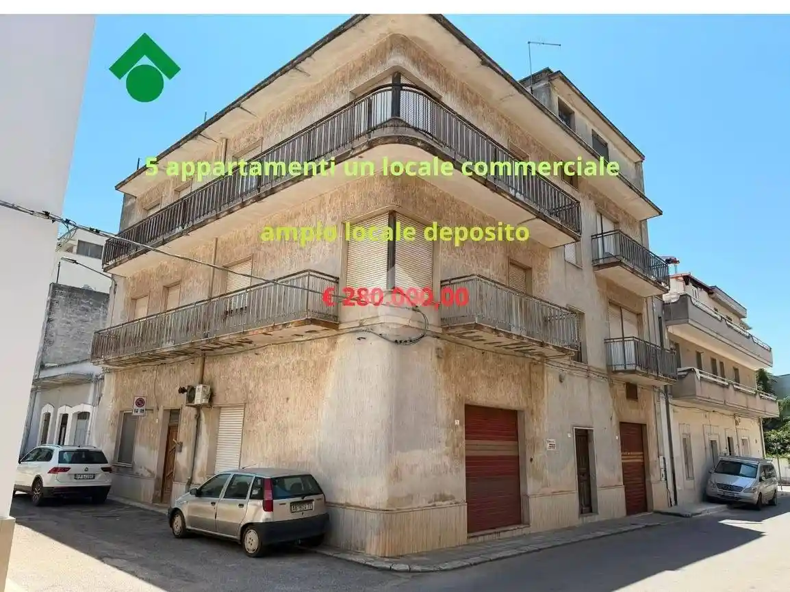 Palazzo - Edificio in vendita a Carovigno