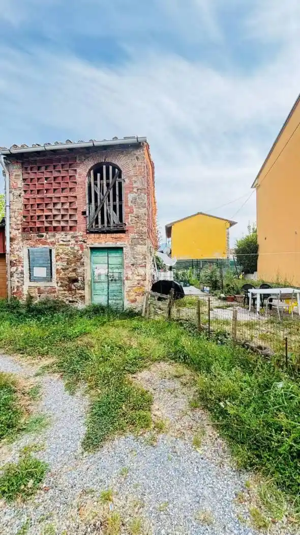 Rustico - Casale in vendita a Lucca