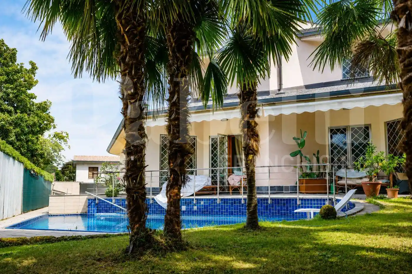 Villa in vendita a Trezzano sul Naviglio