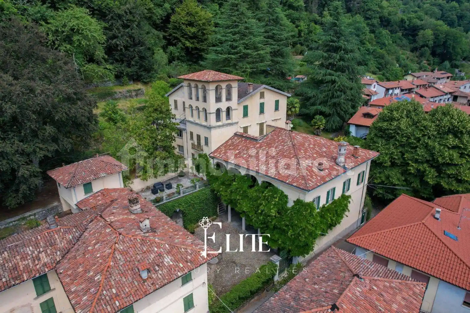 Villa in vendita a Castello Cabiaglio