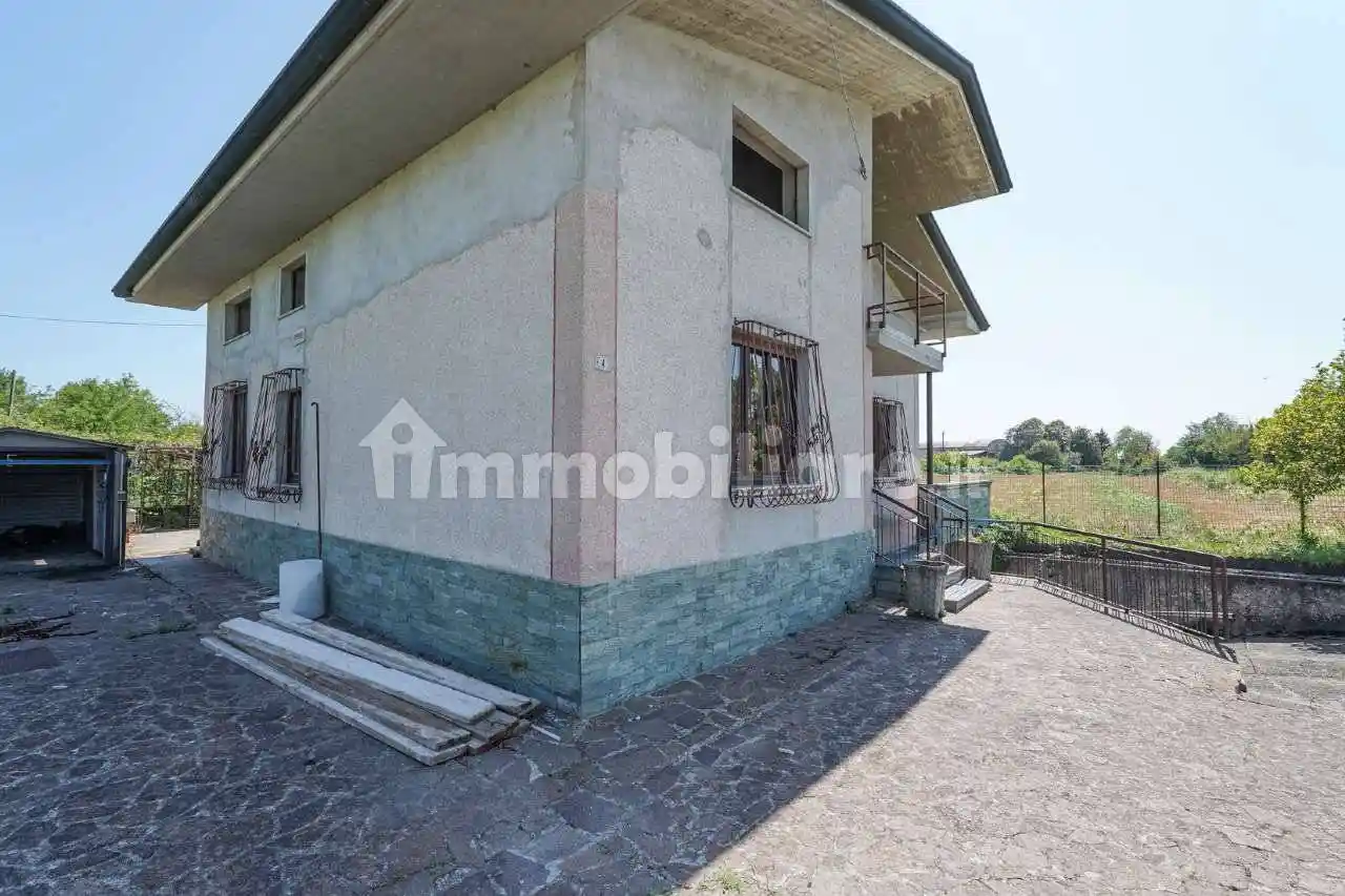 Villa in vendita a Pontirolo Nuovo