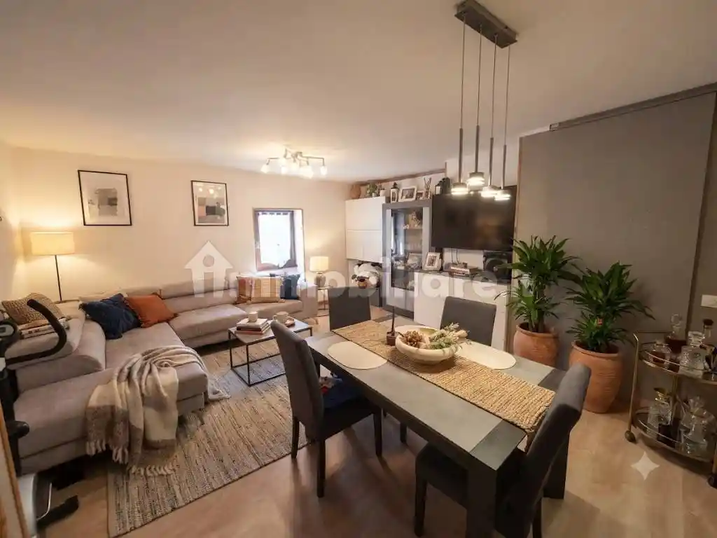 Casa indipendente in vendita a Zone